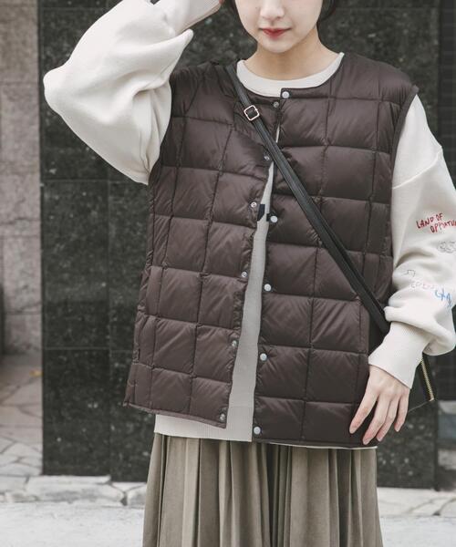 TAION（タイオン）の「TAION　CrewNeck Button Down Vest（ダウンベスト・メンズ・チャコールグレー/カーキ/ブラック/ダークブラウン/ネイビー・LARGE/X-LARGE/MEDIUM）」の4枚目の写真