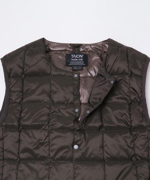 TAION（タイオン）の「TAION　CrewNeck Button Down Vest（ダウンベスト・メンズ・チャコールグレー/カーキ/ブラック/ダークブラウン/ネイビー・LARGE/X-LARGE/MEDIUM）」の7枚目の写真