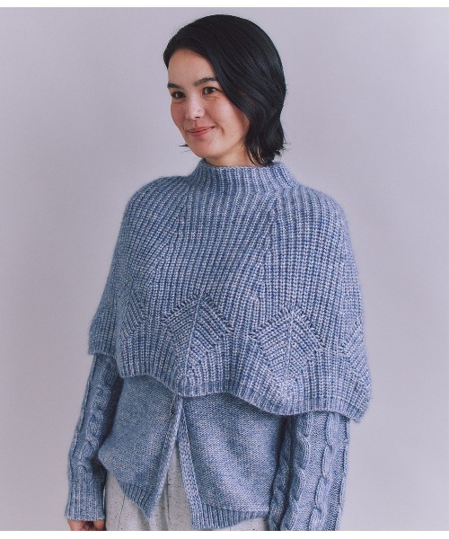 SIPULI(シプリ)の「Cotton Alpaca 木の葉柄ニットケープ(ニット/セーター・レディース・ベージュ/サックスブルー・2)」の2枚目の写真