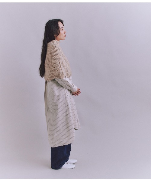 SIPULI(シプリ)の「Cotton Alpaca 木の葉柄ニットケープ(ニット/セーター・レディース・ベージュ/サックスブルー・2)」の9枚目の写真