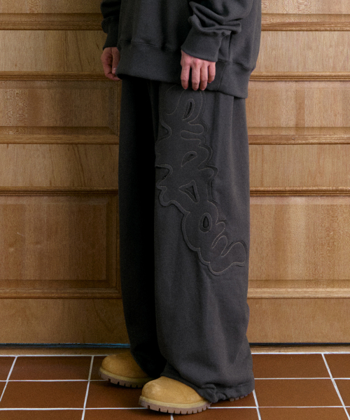 PIECEMAKER（ピースメーカー）の「TS LOGO APPLIQUE SWEAT PANTS (CHARCOAL)（スウェットパンツ・レディース・その他・LARGE/MEDIUM）」の2枚目の写真