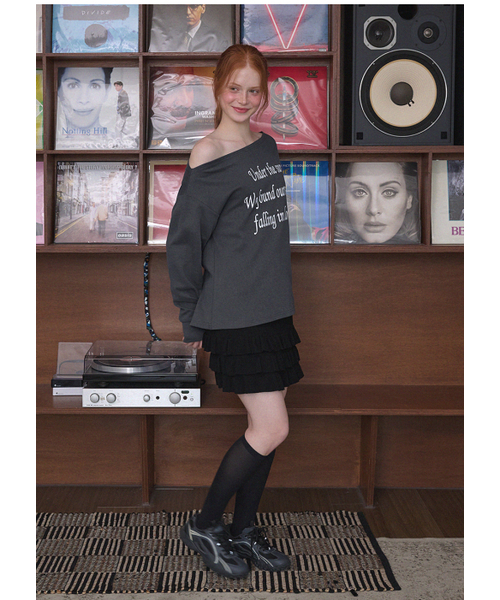 MICANE(ミケーネ)の「フォーリングラブオフショルダーティ(Tシャツ/カットソー・レディース・チャコール/レッド・SMALL/MEDIUM/LARGE/X-LARGE)」の3枚目の写真