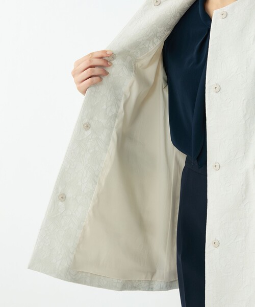 BALLSEY（ボールジィ）の「ボタニカルジャカード トラペーズコート（ノーカラーコート・レディース・ネイビー/ライトグレー・36）」の7枚目の写真