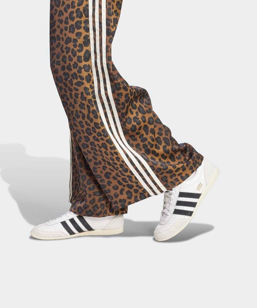 adidas（アディダス）の「adidas Originalsワイドレッグ・サテン・パンツ / アディダスオリジナルス adidas Originals（その他パンツ・レディース・ブラウン/グレー・LARGE/MEDIUM/SMALL/X-SMALL/XX-LARGE/X-LARGE）」の9枚目の写真