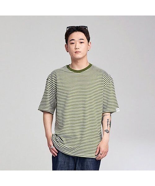 APOSTROPHE COMMA(アポストロフィコンマ)の「スリーブポイントストライプ半袖Tシャツ(カーキ)(Tシャツ/カットソー・メンズ・カーキ・MEDIUM/LARGE)」の1枚目の写真
