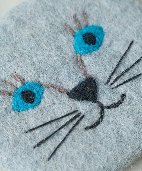 BIRTHDAY BAR（バースデイバー）の「フェルトキャット　コースター　猫（ランチョンマット/テーブルウェア・レディース・ベージュ/グレー/ブラック・0）」の5枚目の写真