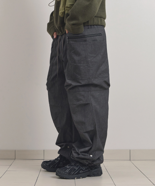 SOEOTI（ソーティ）の「Snap Multi Cargo Pants (charcoal)（スウェットパンツ・レディース・その他・FREE）」の2枚目の写真