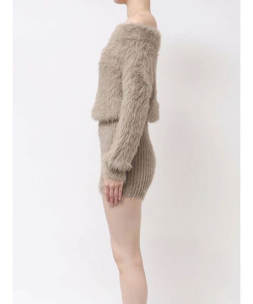 GYDA（ジェイダ）の「オフショルデザインシャギーニットワンピース（ワンピース・レディース・ベージュ/ブラック/オフホワイト・FREE）」の7枚目の写真