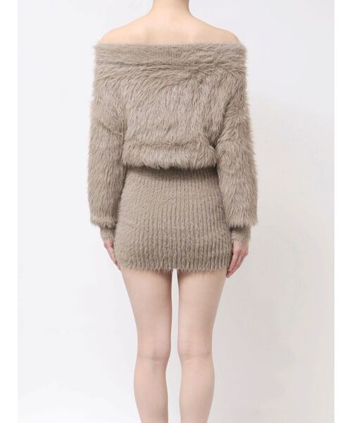 GYDA（ジェイダ）の「オフショルデザインシャギーニットワンピース（ワンピース・レディース・ベージュ/ブラック/オフホワイト・FREE）」の8枚目の写真