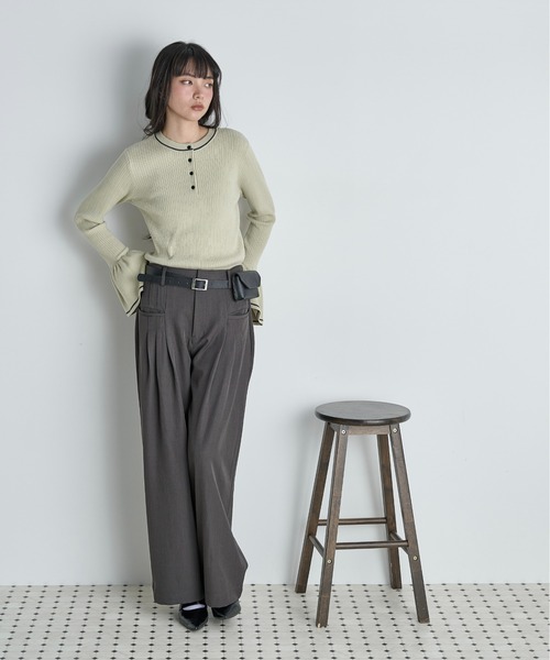 THE YOn(ザヨン)の「【前後2way】コントラストラインフレアカフヘンリーネックリブニットトップス(ニット/セーター・レディース・チャコールグレー/セージグリーン/アイボリー・FREE)」の8枚目の写真