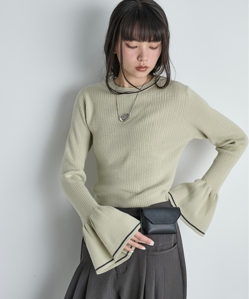 THE YOn(ザヨン)の「【前後2way】コントラストラインフレアカフヘンリーネックリブニットトップス(ニット/セーター・レディース・チャコールグレー/セージグリーン/アイボリー・FREE)」の12枚目の写真