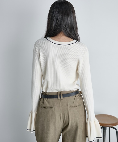 THE YOn(ザヨン)の「【前後2way】コントラストラインフレアカフヘンリーネックリブニットトップス(ニット/セーター・レディース・チャコールグレー/セージグリーン/アイボリー・FREE)」の19枚目の写真