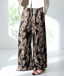 classicalelf（クラシカルエルフ）の「【接触冷感・UVカット機能付き】楽したい夏の日、コーデの主役にもってこいの一本!紐付き総柄スリムイージーパンツ（その他パンツ）」