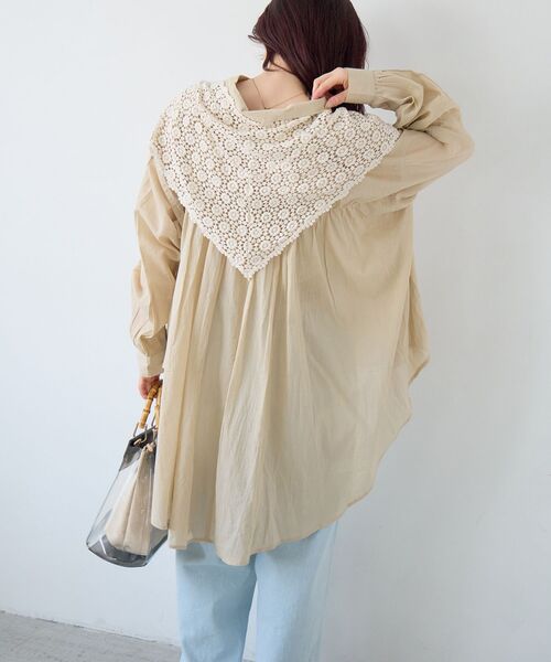 le.coeur blanc（ルクールブラン）の「《WEB限定アイテム》バックギャザーオーバーシャツ（シャツ/ブラウス・レディース・サックスブルー/アイボリー/チャコールグレー/ベージュ・38）」の8枚目の写真