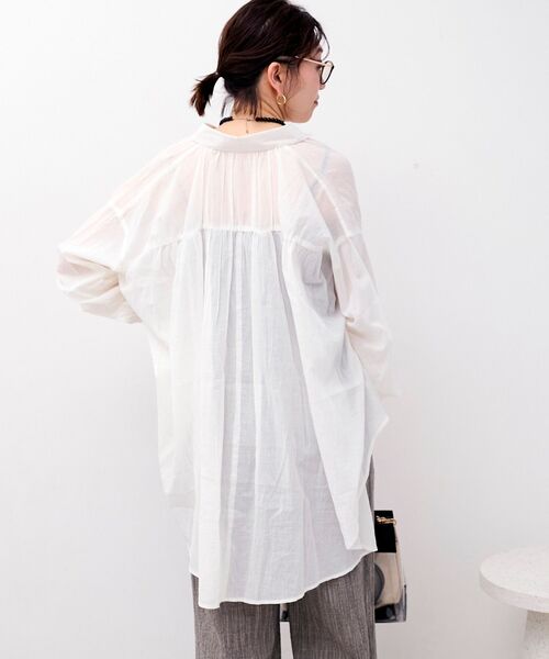 le.coeur blanc（ルクールブラン）の「《WEB限定アイテム》バックギャザーオーバーシャツ（シャツ/ブラウス・レディース・サックスブルー/アイボリー/チャコールグレー/ベージュ・38）」の22枚目の写真