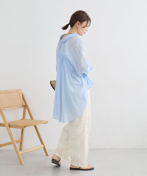 le.coeur blanc(ルクールブラン)の「《WEB限定アイテム》バックギャザーオーバーシャツ(シャツ/ブラウス・レディース・サックスブルー/アイボリー/チャコールグレー/ベージュ・38)」の11枚目の写真