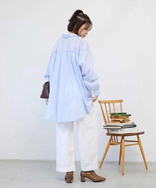 le.coeur blanc(ルクールブラン)の「《WEB限定アイテム》バックギャザーオーバーシャツ(シャツ/ブラウス・レディース・サックスブルー/アイボリー/チャコールグレー/ベージュ・38)」の13枚目の写真