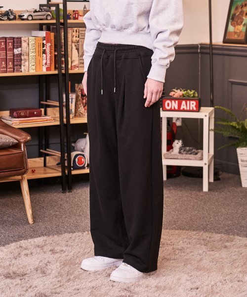 AWESOME STUDIO(オーサムスタジオ)の「ピンタックワイドスウェットパンツブラック(スウェットパンツ・メンズ・その他・M/L)」の1枚目の写真
