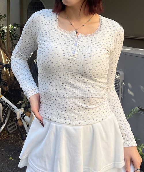 ROGER AND RAW（ロジャーアンドロウ）の「[カップ付き]フローラルプリントネックレースロンT（Tシャツ/カットソー・レディース・ブラック/ホワイト/ベージュ・FREE）」の6枚目の写真
