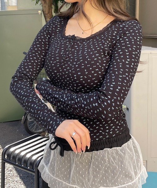ROGER AND RAW（ロジャーアンドロウ）の「[カップ付き]フローラルプリントネックレースロンT（Tシャツ/カットソー・レディース・ブラック/ホワイト/ベージュ・FREE）」の13枚目の写真