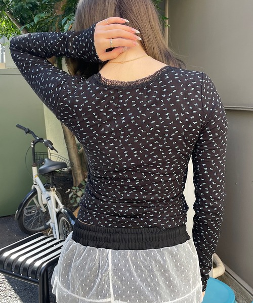 ROGER AND RAW（ロジャーアンドロウ）の「[カップ付き]フローラルプリントネックレースロンT（Tシャツ/カットソー・レディース・ブラック/ホワイト/ベージュ・FREE）」の14枚目の写真