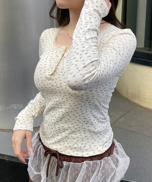 ROGER AND RAW（ロジャーアンドロウ）の「[カップ付き]フローラルプリントネックレースロンT（Tシャツ/カットソー・レディース・ブラック/ホワイト/ベージュ・FREE）」の22枚目の写真