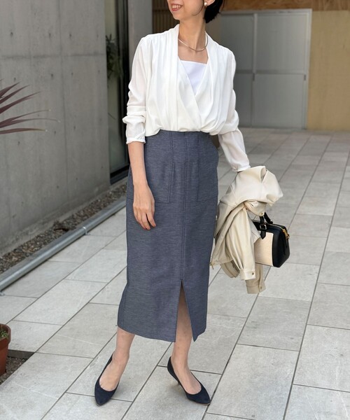 MICO COULIER（ミコクリエ）の「ドレープ&タックブラウス（シャツ/ブラウス・レディース・ベビーピンク/ネイビー/ブルー/オフホワイト・38）」の6枚目の写真