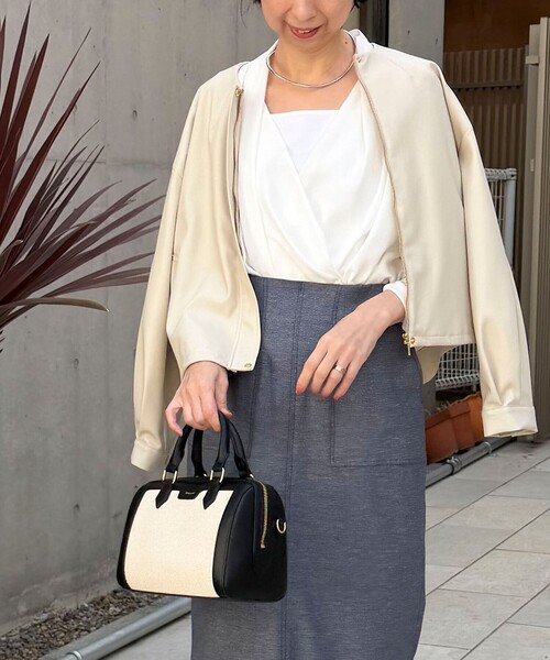 MICO COULIER（ミコクリエ）の「ドレープ&タックブラウス（シャツ/ブラウス・レディース・ベビーピンク/ネイビー/ブルー/オフホワイト・38）」の7枚目の写真