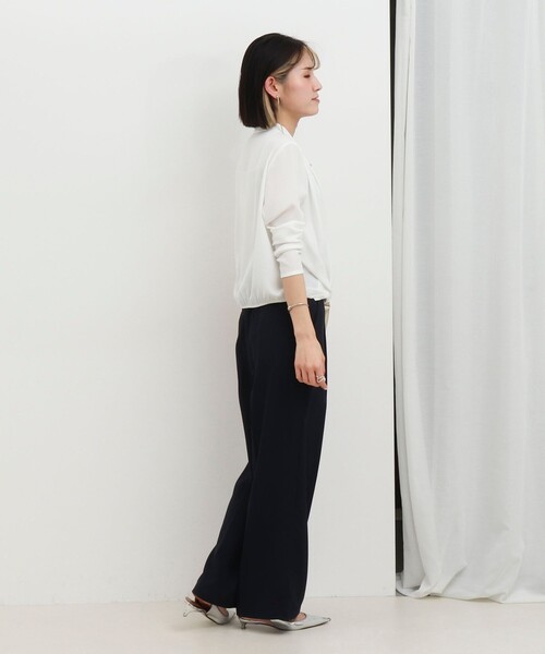 MICO COULIER（ミコクリエ）の「ドレープ&タックブラウス（シャツ/ブラウス・レディース・ベビーピンク/ネイビー/ブルー/オフホワイト・38）」の11枚目の写真