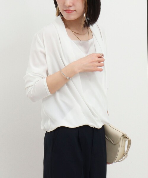 MICO COULIER（ミコクリエ）の「ドレープ&タックブラウス（シャツ/ブラウス・レディース・ベビーピンク/ネイビー/ブルー/オフホワイト・38）」の12枚目の写真