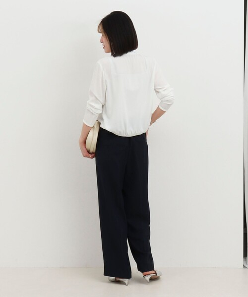 MICO COULIER（ミコクリエ）の「ドレープ&タックブラウス（シャツ/ブラウス・レディース・ベビーピンク/ネイビー/ブルー/オフホワイト・38）」の13枚目の写真