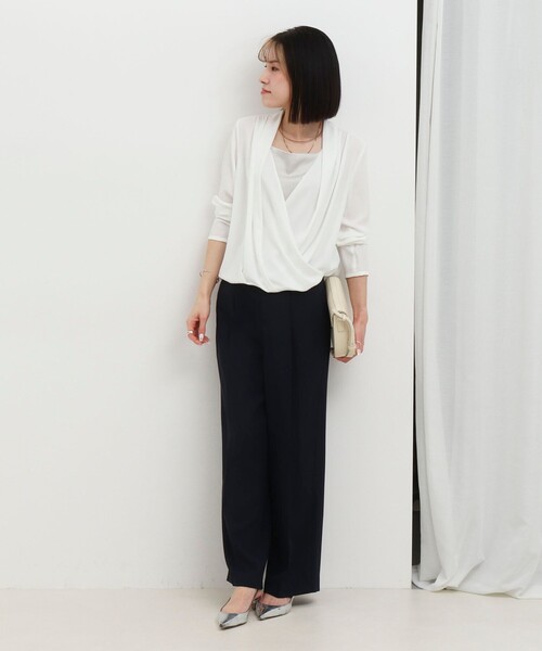 MICO COULIER（ミコクリエ）の「ドレープ&タックブラウス（シャツ/ブラウス・レディース・ベビーピンク/ネイビー/ブルー/オフホワイト・38）」の15枚目の写真