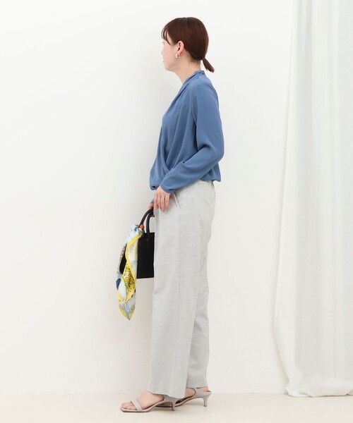 MICO COULIER（ミコクリエ）の「ドレープ&タックブラウス（シャツ/ブラウス・レディース・ベビーピンク/ネイビー/ブルー/オフホワイト・38）」の19枚目の写真