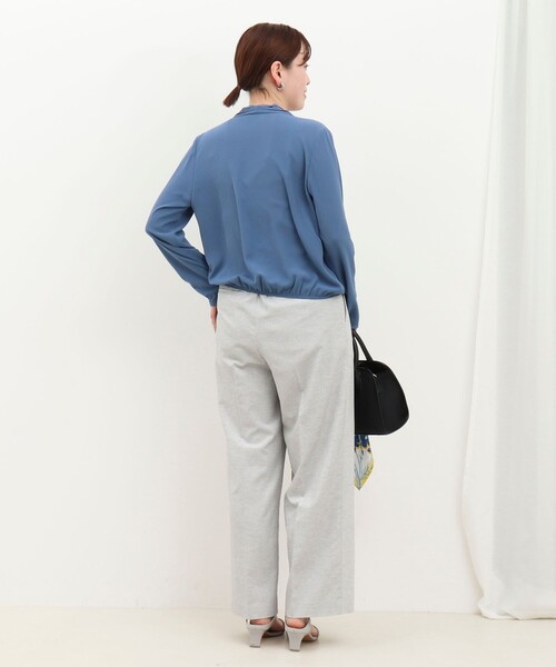 MICO COULIER（ミコクリエ）の「ドレープ&タックブラウス（シャツ/ブラウス・レディース・ベビーピンク/ネイビー/ブルー/オフホワイト・38）」の20枚目の写真