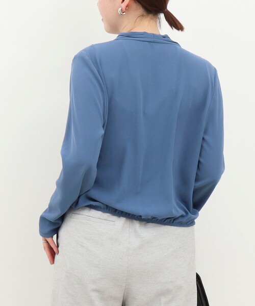 MICO COULIER（ミコクリエ）の「ドレープ&タックブラウス（シャツ/ブラウス・レディース・ベビーピンク/ネイビー/ブルー/オフホワイト・38）」の21枚目の写真