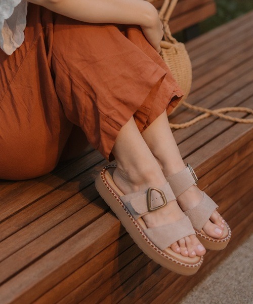 EMU Australia（エミューオーストラリア）の「Scarlet（サンダル・レディース・ベージュ/ブラック・6/7/8）」の2枚目の写真