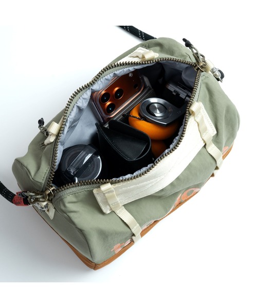 Topologie（トポロジー）の「Boston Bag Medium（ボストン バッグ ミディアム）（ボストンバッグ・レディース・ブラック/ホワイト/グリーン・ONE SIZE）」の17枚目の写真