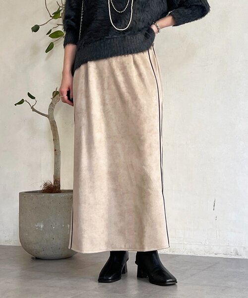 un dix cors（アンディコール）の「スエードIラインスカート（スカート・レディース・アイボリー/ピンクベージュ/グレイッシュベージュ/チャコールグレー・FREE）」の5枚目の写真
