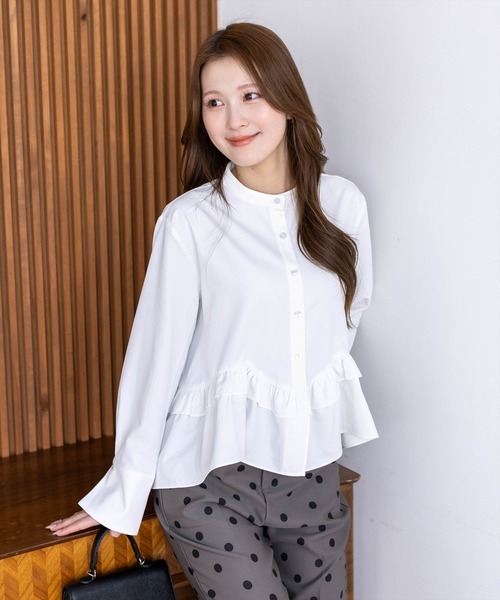 CLEAR BASIC（クリアベーシック）の「裾フリルノーカラーシャツ[オフィスカジュアル 着回し抜群 大人]≪新作≫（シャツ/ブラウス・レディース・サックスブルー/ネイビー/オフホワイト・F）」の21枚目の写真