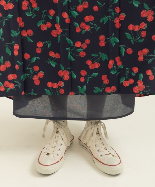 Dot&Stripes CHILD WOMAN(ドットアンドストライプス チャイルドウーマン)の「チェリープリント プリーツスカート(スカート・レディース・ネイビー/レッド・FREE)」の7枚目の写真