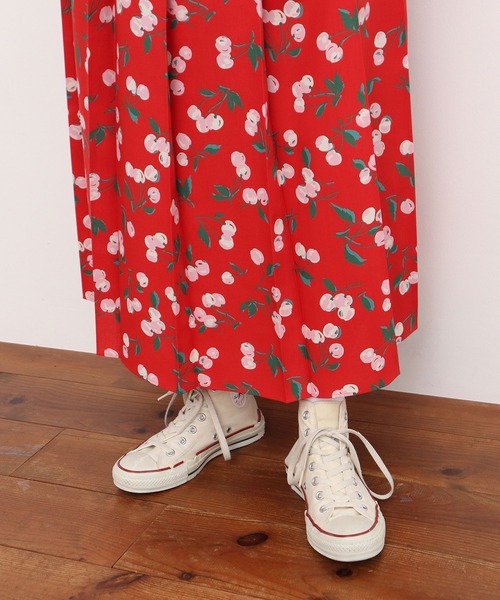 Dot&Stripes CHILD WOMAN(ドットアンドストライプス チャイルドウーマン)の「チェリープリント プリーツスカート(スカート・レディース・ネイビー/レッド・FREE)」の15枚目の写真