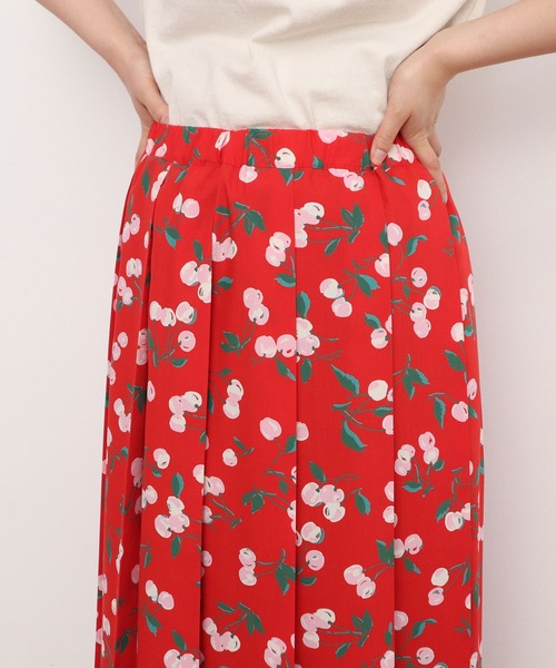 Dot&Stripes CHILD WOMAN(ドットアンドストライプス チャイルドウーマン)の「チェリープリント プリーツスカート(スカート・レディース・ネイビー/レッド・FREE)」の16枚目の写真