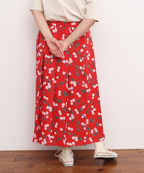 Dot&Stripes CHILD WOMAN(ドットアンドストライプス チャイルドウーマン)の「チェリープリント プリーツスカート(スカート・レディース・ネイビー/レッド・FREE)」の9枚目の写真