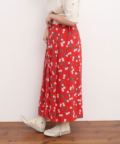 Dot&Stripes CHILD WOMAN(ドットアンドストライプス チャイルドウーマン)の「チェリープリント プリーツスカート(スカート・レディース・ネイビー/レッド・FREE)」の10枚目の写真