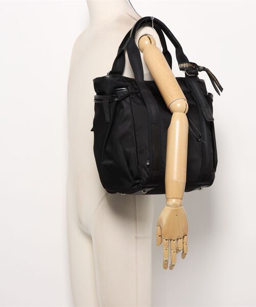 Orobianco（オロビアンコ）の「トートバッグ アリンテ 30th 17L A4サイズ 限定リボン 93181（トートバッグ・メンズ・ネイビー/ブラック/レッド/ライトベージュ・FREE）」の11枚目の写真