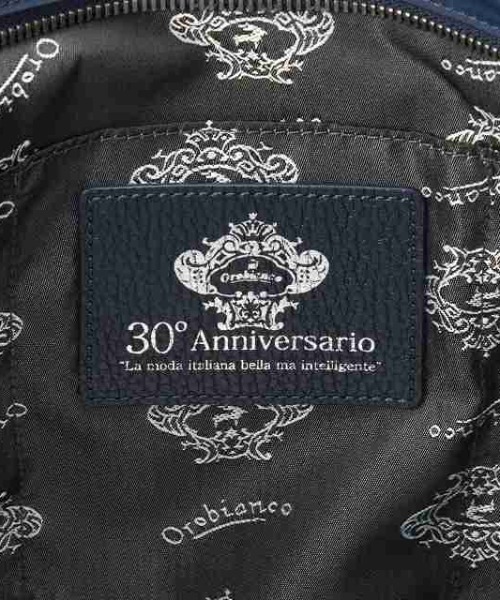 Orobianco(オロビアンコ)の「トートバッグ アリンナ 30th 17L A4サイズ 限定リボン 93181(トートバッグ・メンズ・ネイビー/ブラック/レッド/ライトベージュ・FREE)」の14枚目の写真