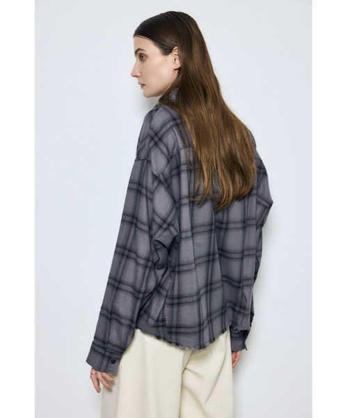 AZUL by moussy(アズールバイマウジー)の「アーバンチェックフリンジショートシャツ(シャツ/ブラウス・レディース・アイボリー/ベージュ系その他/ブラック系その他・FREE)」の16枚目の写真