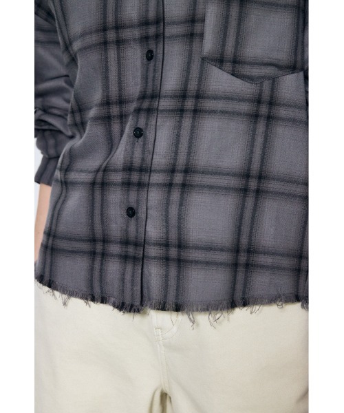 AZUL by moussy(アズールバイマウジー)の「アーバンチェックフリンジショートシャツ(シャツ/ブラウス・レディース・アイボリー/ベージュ系その他/ブラック系その他・FREE)」の21枚目の写真