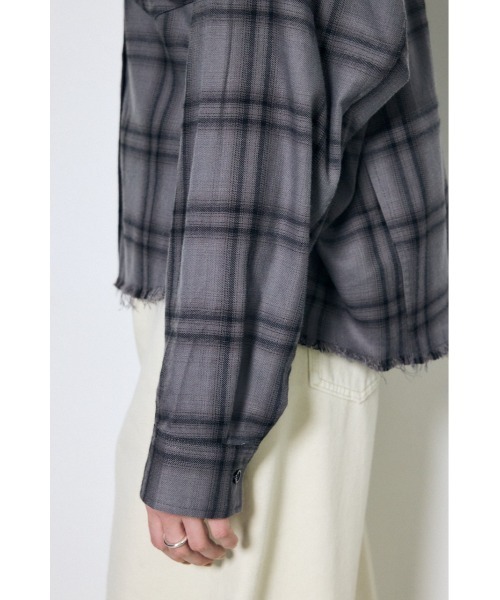 AZUL by moussy(アズールバイマウジー)の「アーバンチェックフリンジショートシャツ(シャツ/ブラウス・レディース・アイボリー/ベージュ系その他/ブラック系その他・FREE)」の22枚目の写真