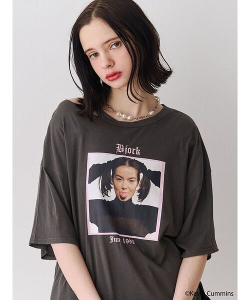 jouetie（ジュエティ）の「【KevinCummins×PosTokyo】Big Tee（タンクトップ・レディース・ブルー/オフホワイト/ブラック・MEDIUM）」の5枚目の写真